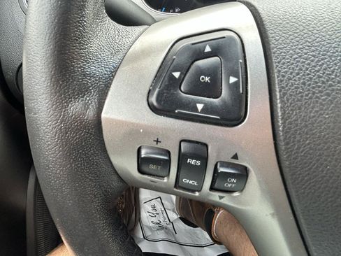 Used 2016 Ford Taurus SEL FWD image 18