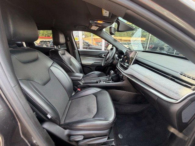 Used 2023 Jeep Compass Latitude w/ Convenience Group AWD/4WD image 11