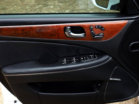 Used 2016 Hyundai Equus Signature image 30