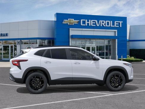 New 2026 Chevrolet Trax LT w/ Sunroof Package image 5