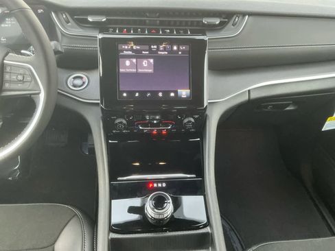 New 2025 Jeep Grand Cherokee Laredo AWD/4WD image 12