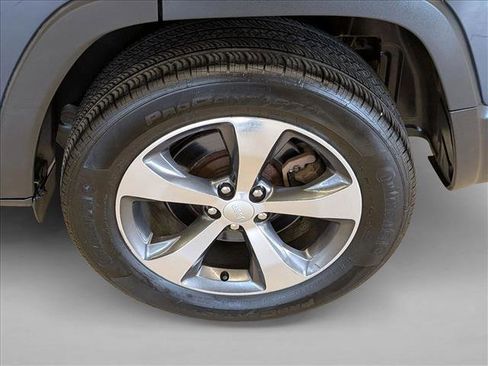 Used 2020 Jeep Cherokee Limited AWD/4WD image 25