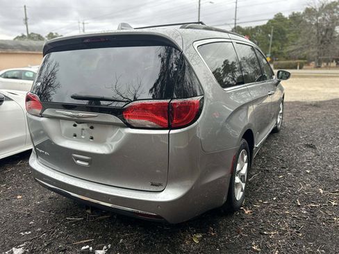 Used 2017 Chrysler Pacifica Touring-L w/ Tire & Wheel Group image 3