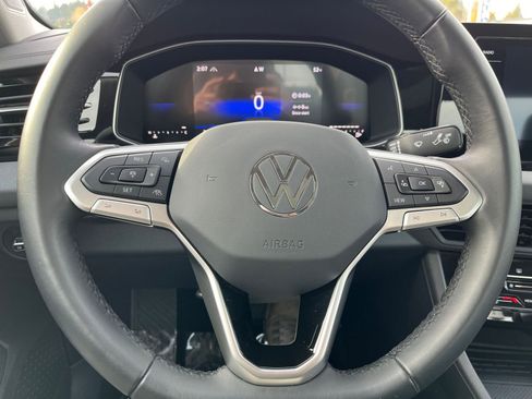 Used 2025 Volkswagen Jetta SE image 28