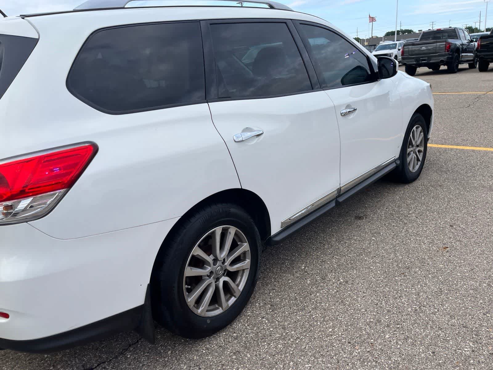 Used 2014 Nissan Pathfinder SL w/ SL Tech Package AWD/4WD image 14