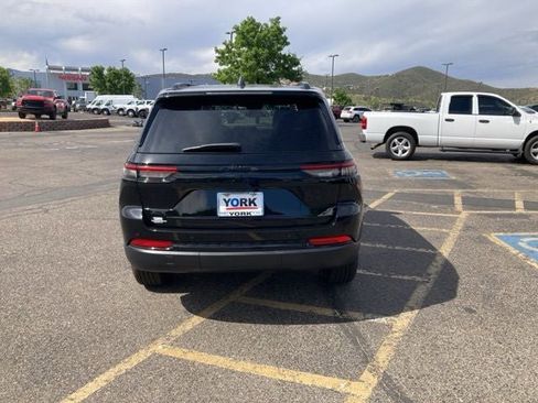 New 2025 Jeep Grand Cherokee Laredo image 7