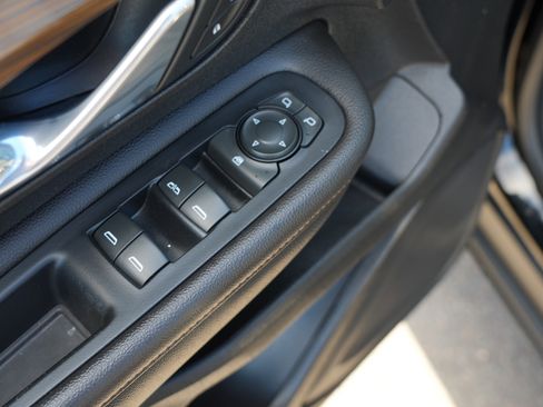 Used 2020 GMC Terrain SLE w/ Driver Convenience Package image 16