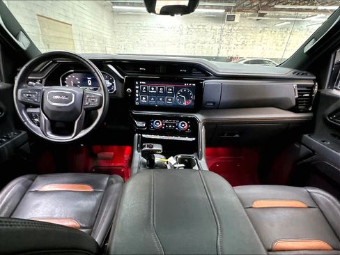 Used 2023 GMC Sierra 1500 AT4 w/ AT4 Premium Package AWD/4WD image 18