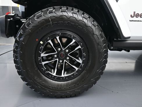New 2025 Jeep Wrangler Rubicon w/ Xtreme 35 Tire Package image 28