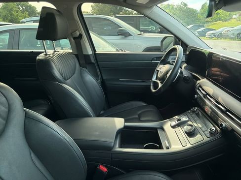 Used 2024 Hyundai Palisade Limited FWD image 2