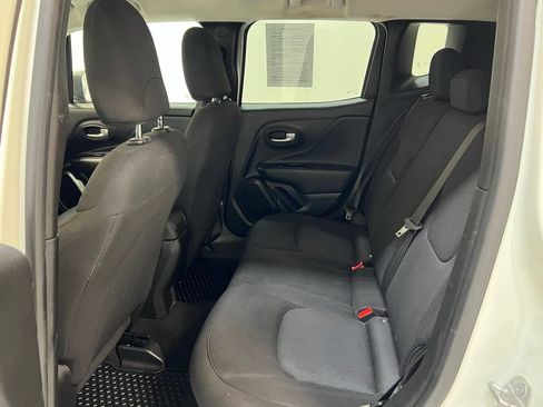 Used 2023 Jeep Renegade Latitude AWD/4WD image 28