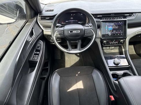 Used 2024 Jeep Grand Cherokee Altitude image 5