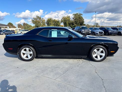 Used 2012 Dodge Challenger SXT image 3
