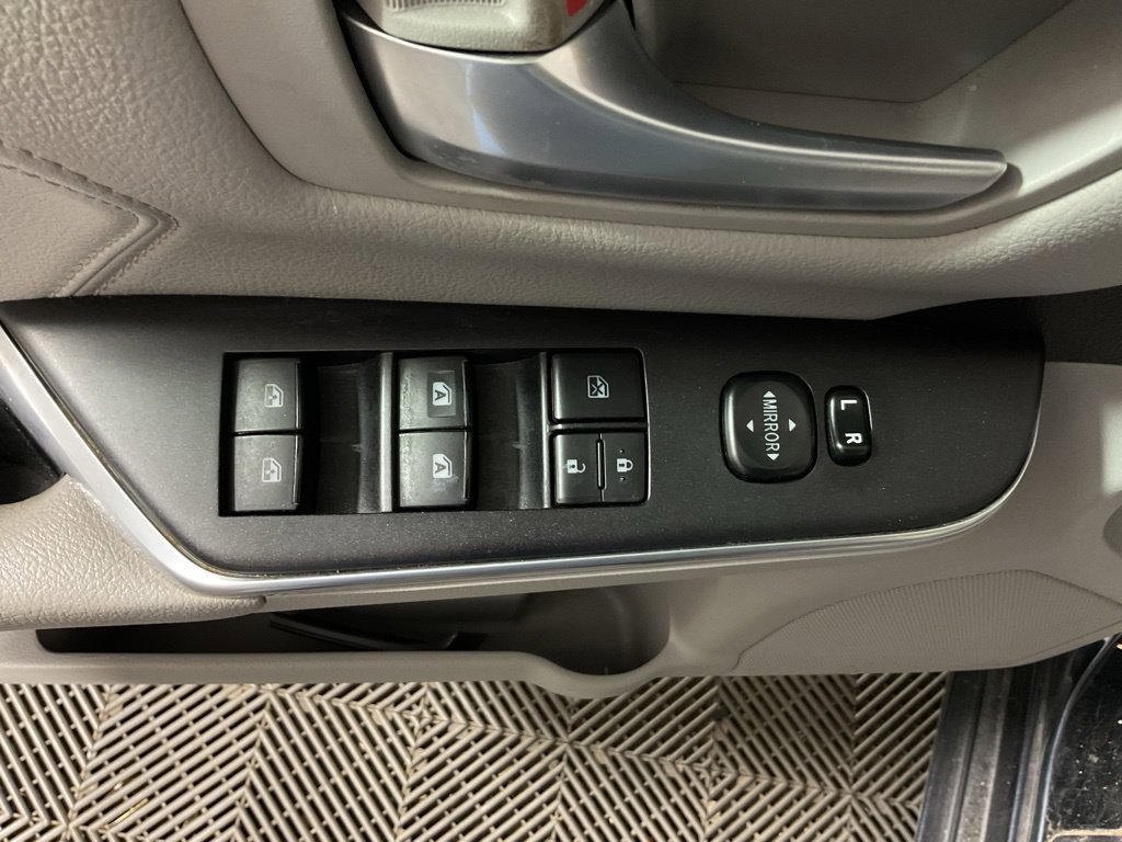 Used 2017 Toyota Camry XLE w/ Convenience Package FWD image 18