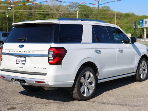 Used 2023 Ford Expedition Platinum AWD/4WD image 3