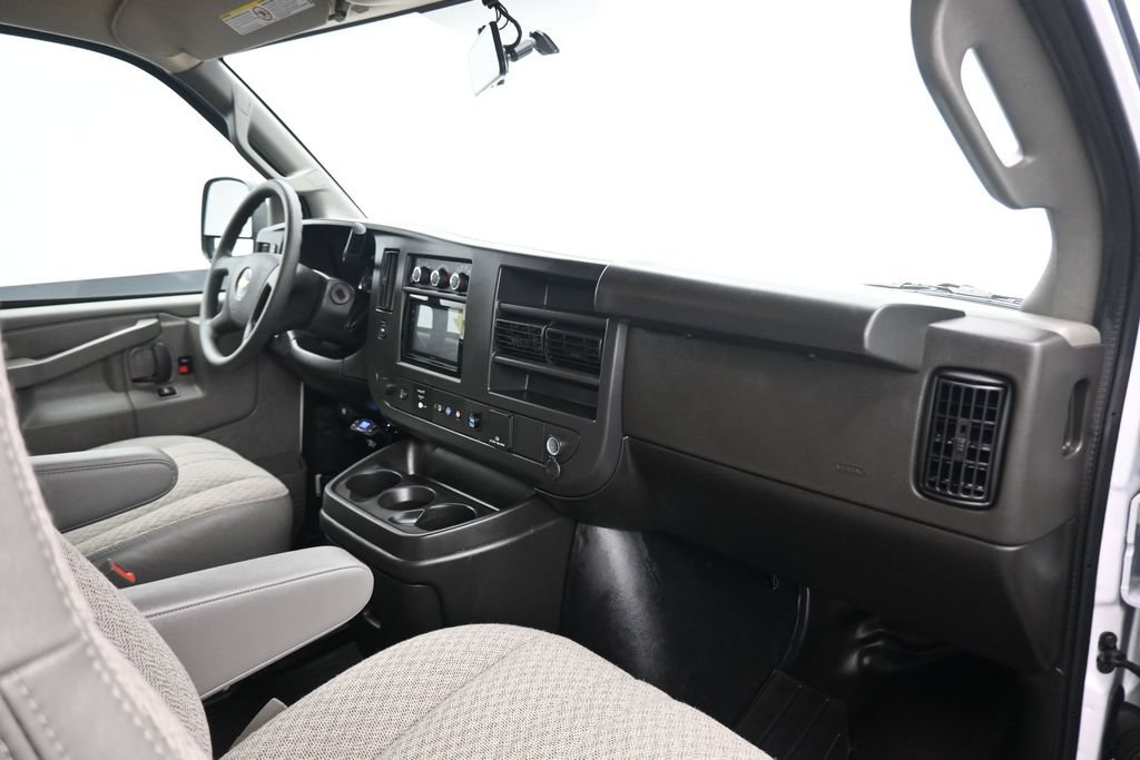Used 2025 Chevrolet Express 2500 RWD image 38