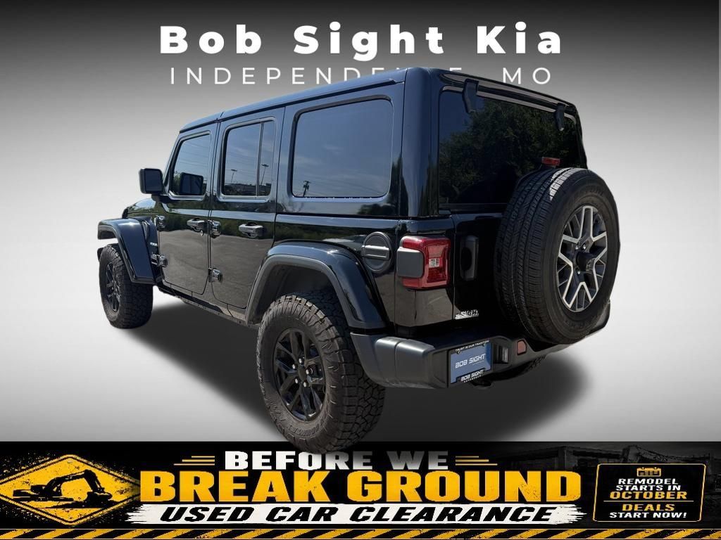Used 2024 Jeep Wrangler Unlimited Sahara w/ Technology Group AWD/4WD image 12