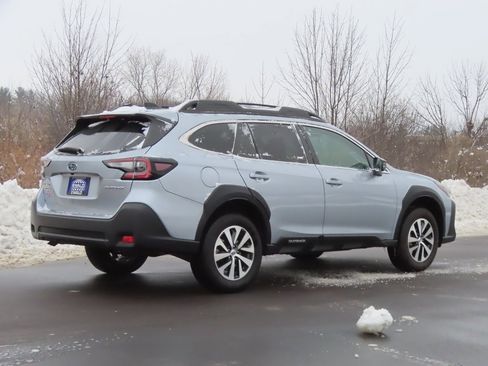 Used 2024 Subaru Outback Premium image 3