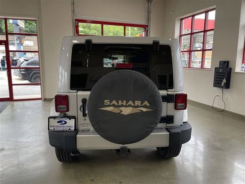 Used 2012 Jeep Wrangler Unlimited Sahara w/ Dual Top Group AWD/4WD image 6