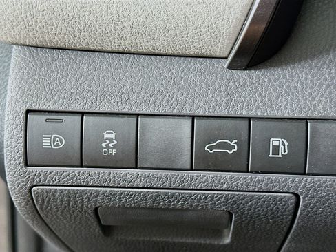 Used 2018 Toyota Camry LE w/ Convenience Package image 17