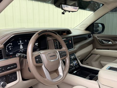 Used 2023 GMC Yukon Denali w/ Denali Reserve Package AWD/4WD image 16