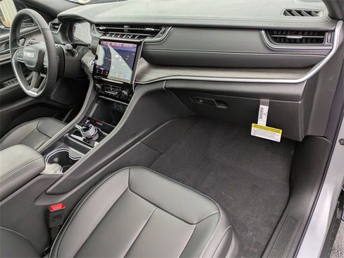 New 2025 Jeep Grand Cherokee Limited w/ Trailer Tow Package image 31