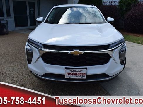 Used 2024 Chevrolet Trax LT w/ Driver Confidence Package FWD image 4