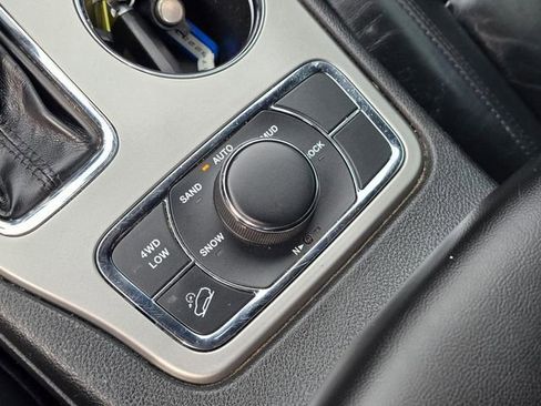 Used 2022 Jeep Grand Cherokee Limited image 23