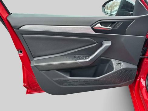 Used 2025 Volkswagen Jetta Sport image 14