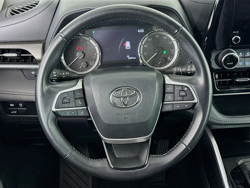 Used 2023 Toyota Highlander LE image 18