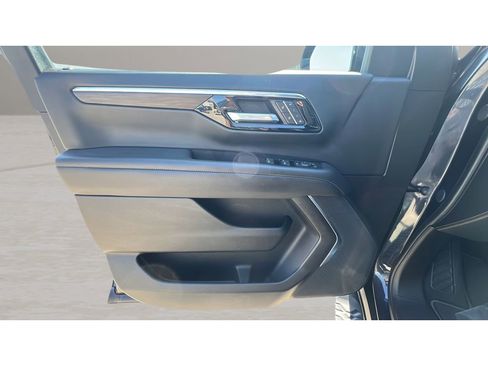Certified 2025 Chevrolet Suburban Z71 AWD/4WD image 26