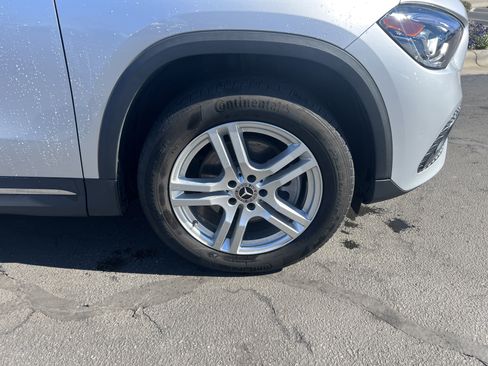 Used 2023 Mercedes-Benz GLA 250 4MATIC w/ Premium Package image 13