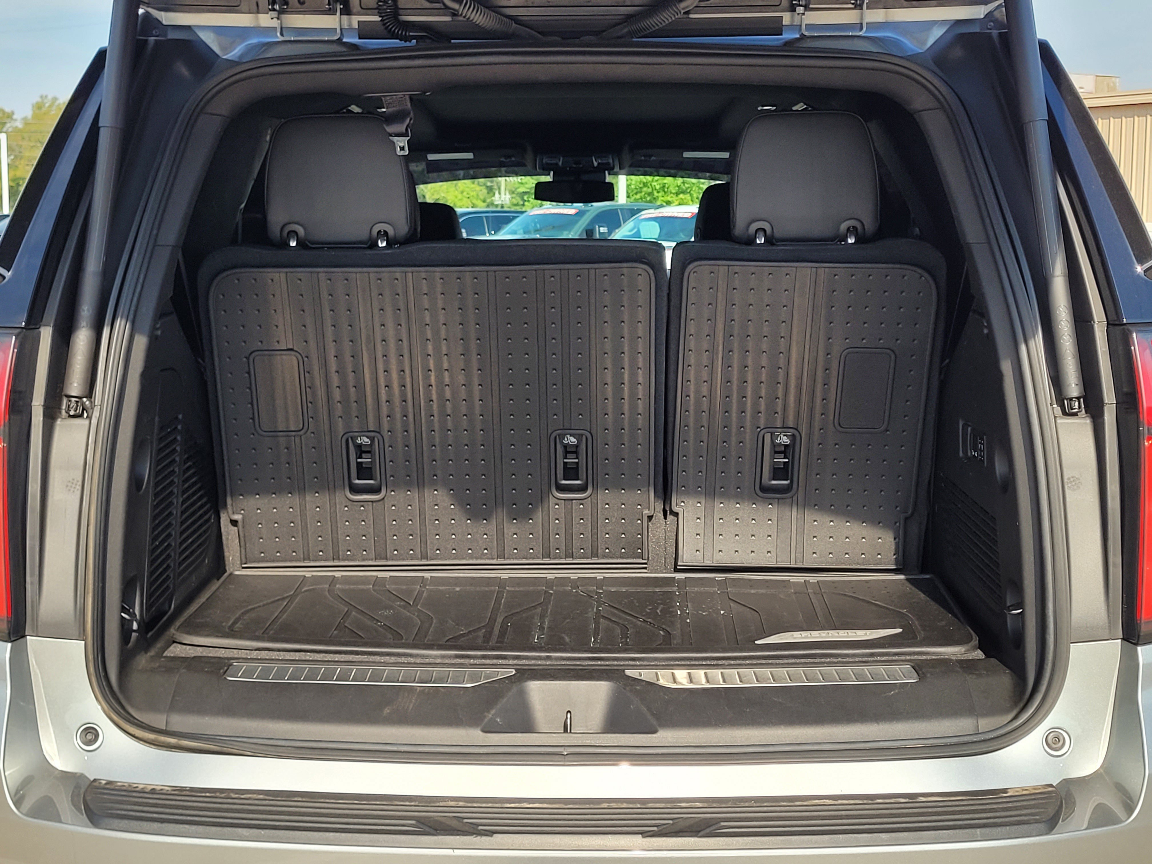 Used 2023 Chevrolet Tahoe RST w/ Luxury Package RWD image 9