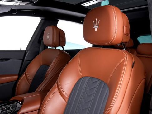 Used 2023 Maserati Levante GT AWD/4WD image 17