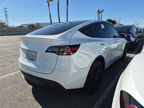 Used 2020 Tesla Model Y Long Range image 3