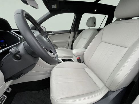 Used 2023 Volkswagen Tiguan SE R-Line image 14