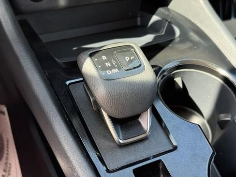 Used 2025 Nissan Rogue SV AWD/4WD image 23