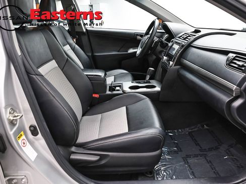 Used 2014 Toyota Camry SE FWD image 23