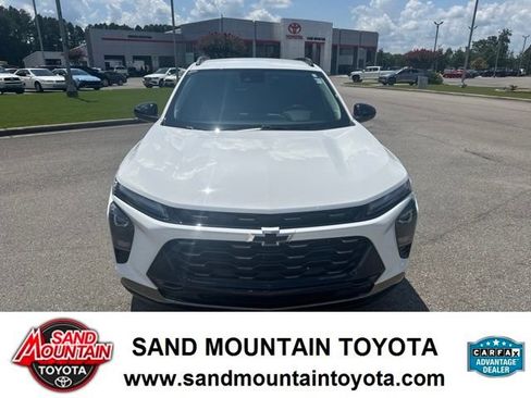 Used 2025 Chevrolet Trax ACTIV FWD image 8