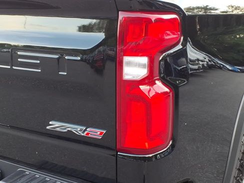 Used 2022 Chevrolet Silverado 1500 ZR2 w/ Technology Package AWD/4WD image 9