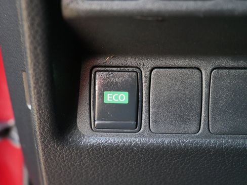 Used 2015 Nissan Rogue SV image 27