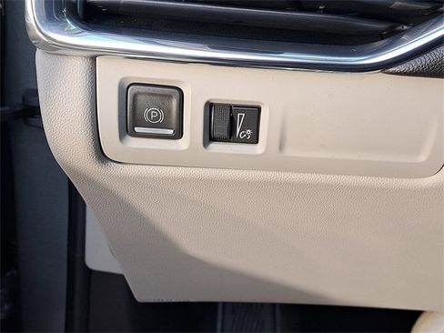 Used 2023 Cadillac XT4 Luxury w/ Cold Weather Package image 29