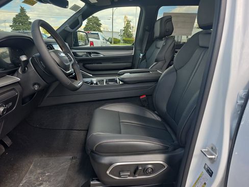 New 2026 Jeep Grand Wagoneer 4WD image 8