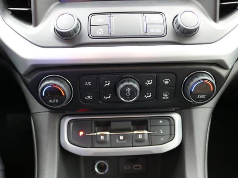 Used 2023 GMC Acadia SLT image 44