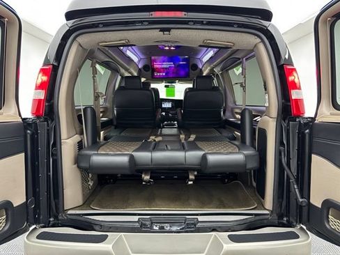 Used 2022 GMC Savana 2500 Extended w/ Enhanced Convenience Package RWD image 12
