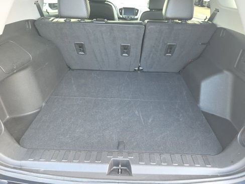 Used 2024 GMC Terrain SLT image 7