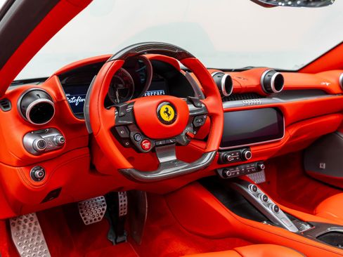 Certified 2019 Ferrari Portofino RWD image 4