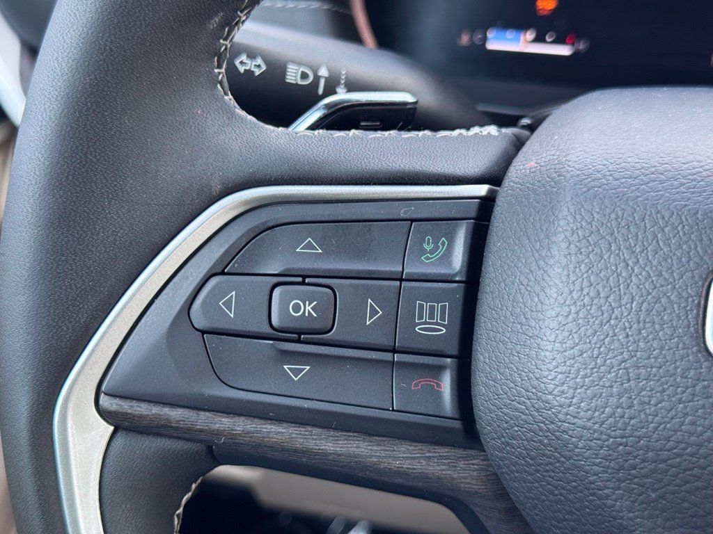 Used 2024 Jeep Grand Cherokee L Limited RWD image 9