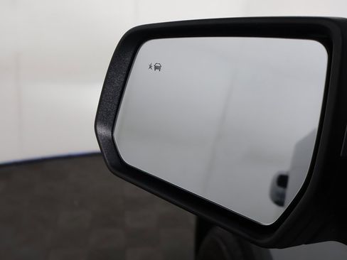 Used 2023 Chevrolet Traverse LT image 35