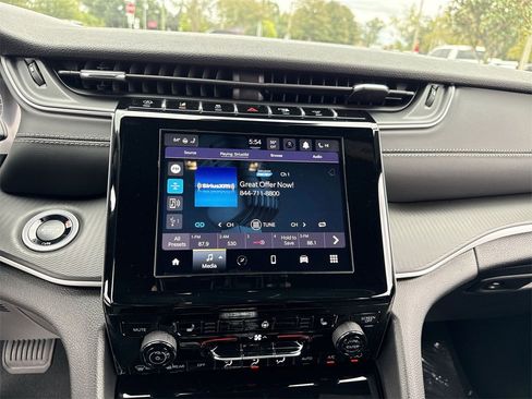 New 2025 Jeep Grand Cherokee Altitude image 23